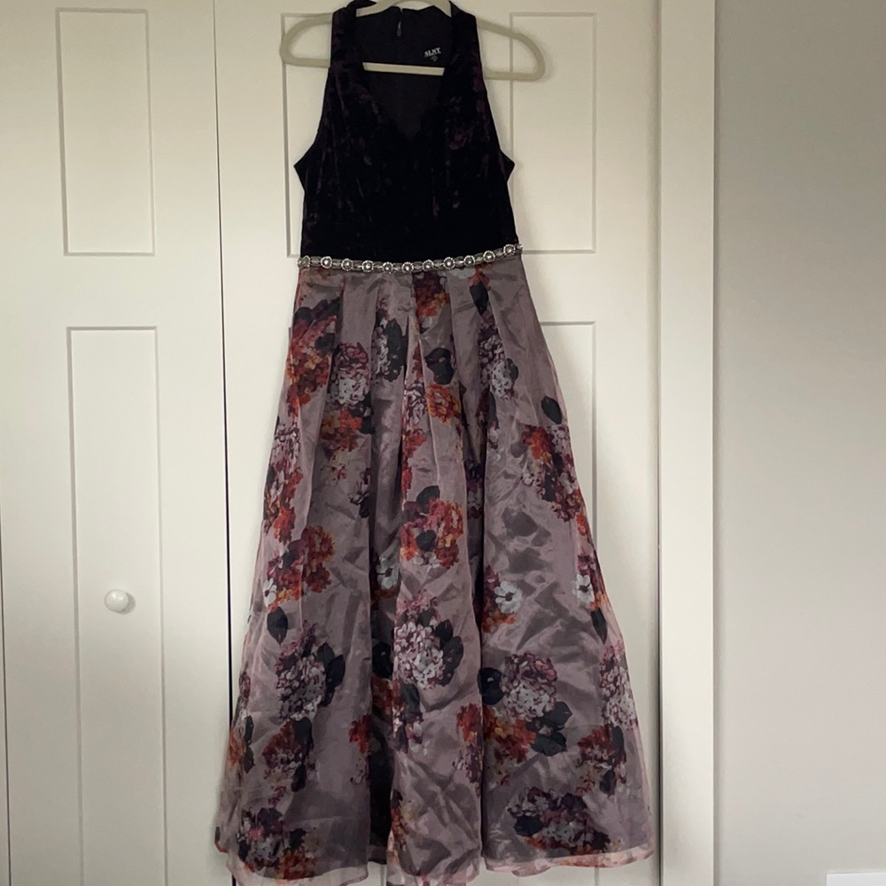 SLNY gown size 8